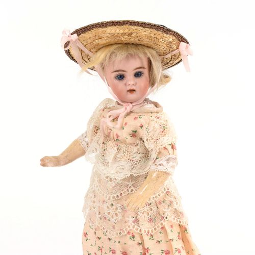Zierliche Mädchenpuppe 

Petite girl doll.Baehr & Proeschild.
Marked "247 dep".F&hellip;