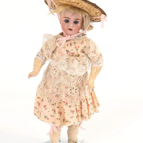 Zierliche Mädchenpuppe 

娇小的女孩娃娃。Baehr & Proeschild.
标注为 "247个"。从1889年开始。
饼干瓷器，质&hellip;