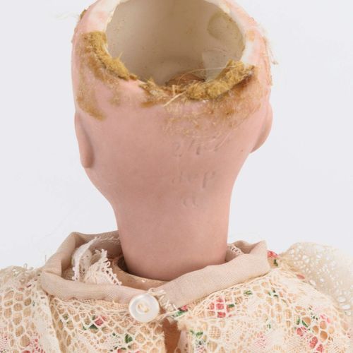 Zierliche Mädchenpuppe 

娇小的女孩娃娃。Baehr & Proeschild.
标注为 "247个"。从1889年开始。
饼干瓷器，质&hellip;