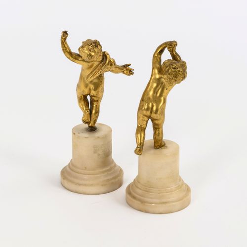 Paar Putti. 


Paar Putti
Bronze vergoldet, weiße Marmor-Postamente.Wohl 18. Jh.&hellip;