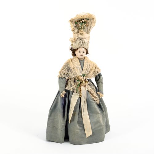 Biedermeierpuppe als Braut. 扮演新娘的比德梅尔娃娃 19世纪中叶，可能是桑内贝格。 长38厘米，带帽子47厘米。 以宝莲的风格。满头&hellip;