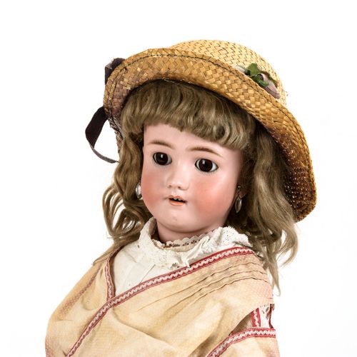 Große Puppe mit Strohhut. Heinrich Handwerck/ S & H . 

Large doll with straw ha&hellip;