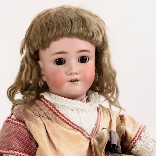 Große Puppe mit Strohhut. Heinrich Handwerck/ S & H . 

Large doll with straw ha&hellip;