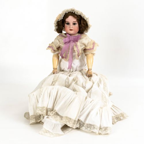 Brustkopfpuppe in schönem Kleid. Armand Marseille. 

穿着漂亮衣服的乳头娃娃阿尔芒-马赛。 
标有 "德国3&hellip;
