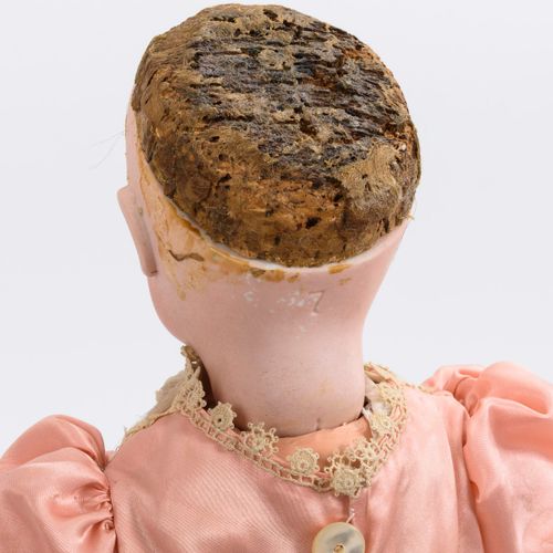 Kleine Französin. Jumeau. 

法国小女人朱莫。 
标记为 "7 1"。约1898年。 
 
饼干瓷器，质量。长47厘米。 

 
 曲&hellip;