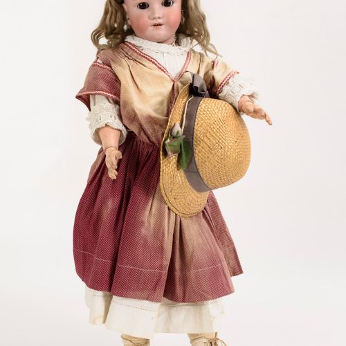 Große Puppe mit Strohhut. Heinrich Handwerck/ S & H . 

Large doll with straw ha&hellip;