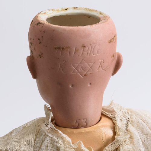 Porzellankopfpuppe als Braut. Kämmer & Reinhardt. 

Porcelain head doll as a bri&hellip;
