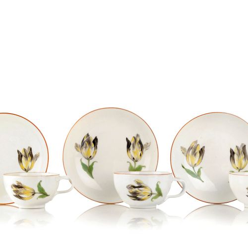 Null Tres tazas de café con platillos "Tulipán flameado". Meissen. 1774- 1924.
P&hellip;