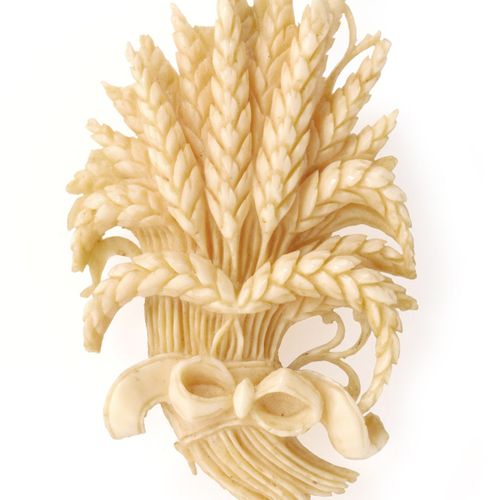 Null Brooch ear of corn. Probably Germany. Early 20th century.
Ivory, carved, 80&hellip;