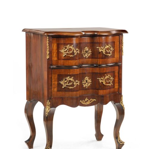 Null Small neo-rococo commode. Dresden. Mid-2nd century.
Coniferous wood, walnut&hellip;