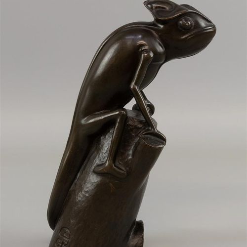 Null Possibile scuola francese, una statuetta in bronzo di un camaleonte, monogr&hellip;