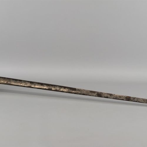 Null Antiker Griffsäbel aus Messing und Bakelit (B).

L. 94 cm.