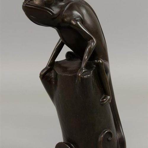 Null Possible French school, a bronze statuette of a chameleon, indistinctly mon&hellip;