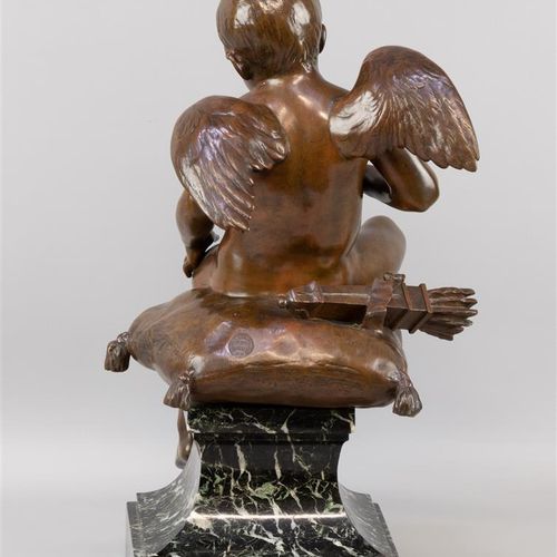 Antonin MERCIÉ (1845-1916) 安东尼-梅尔西(1845-1916)

坐着的阿莫尔，红色大理石底座上的青铜，有青铜签名，铸造标记Siot&hellip;