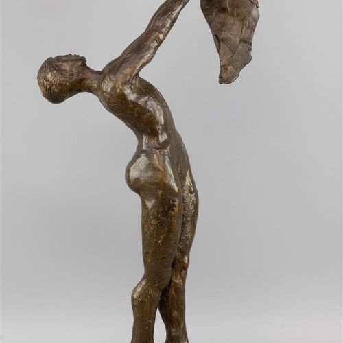 Null 一件青铜雕塑，"逃跑的桌布"，女人带着拍打的布，在黑色大理石底座上--底座是松动的。(A-)

h.46厘米
