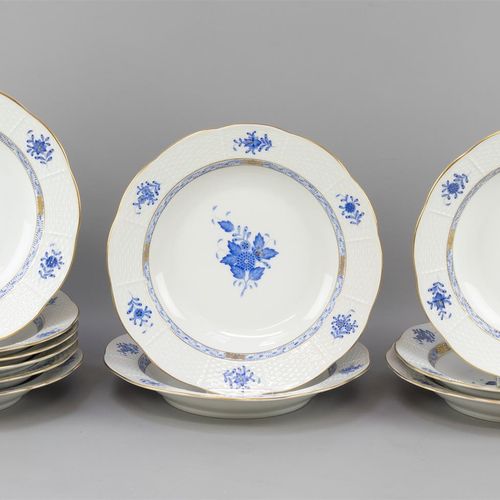 Null 一套11个汤盘，Herend，瓷器，装饰为Apponyi蓝色（A）。

ø24.1厘米