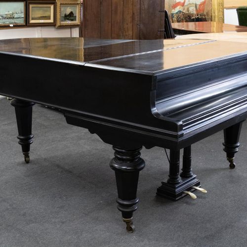 Null 一架黑色抛光的三角钢琴，Rud Ibach &Sohn，德国，约1910年，腿部有旋转轮，包括凳子（B）。

l.180厘米。
