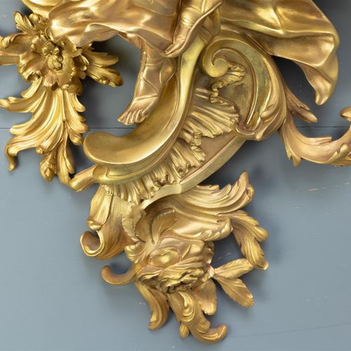 Null Reloj de cartel de estilo Luis XV en caja de bronce dorado, Francia hacia 1&hellip;