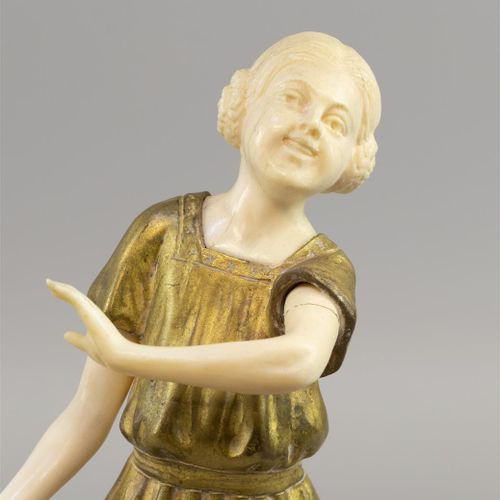 Null Dancing girl, chryselephantine - gilt bronze and ivory, unsigned, on alabas&hellip;