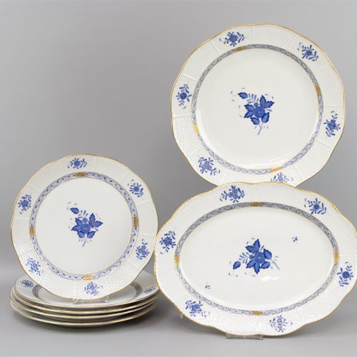 Null Dos platos llanos para servir y 5 platos llanos para cenar, Herend, porcela&hellip;