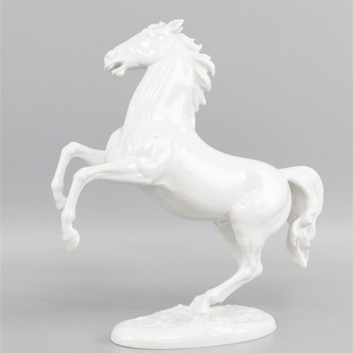 Null Sculpture en porcelaine représentant un cheval cabré, Rosenthal, Allemagne.&hellip;