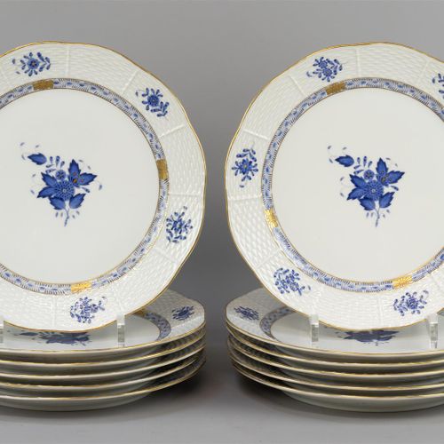 Null 一套12个餐盘，Herend，瓷器，装饰为Apponyi蓝色（A-）。

ø25厘米