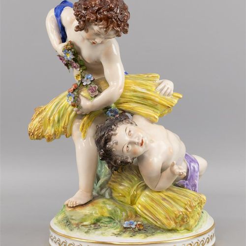 Null Escultura de porcelana policromada de jóvenes con gavillas de maíz y flores&hellip;