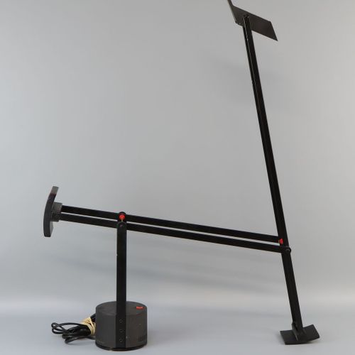 Een Tizio bureaulamp, Richard Sapper voor Artemide, Italië Metall, schwarz mit r&hellip;