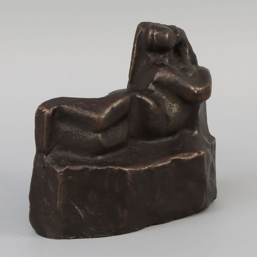 Charlotte van Pallandt (1898 - 1997) Liggend naakt Bronze, monogrammé au verso. &hellip;