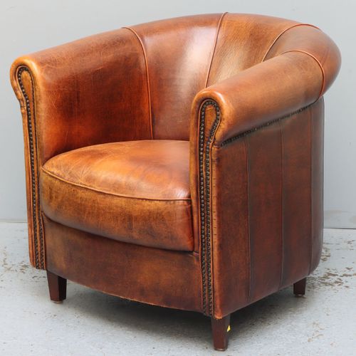 Een clubfauteuil, Joris Sheepskin leather, tapered wooden legs. W h. 77 x w. 80 &hellip;