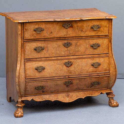 Een commode, Holland 19e eeuw Walnut and mahogany veneer, 4 -drawer, belly curve&hellip;