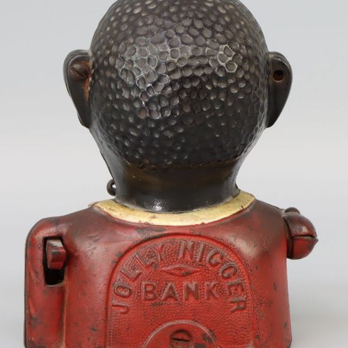 Een spaarpot, Jolly Nigger Bank Painted cast iron. W h. 16.5 cm