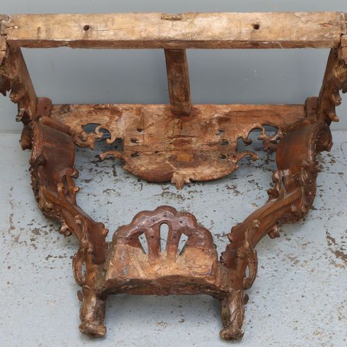 Een barok console tafel, Holland vroege 18e eeuw En chêne richement sculpté, à d&hellip;