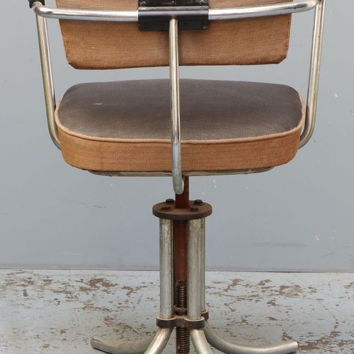 Een vintage Gispen bureaustoel, model 354, Holland, jaren '30 管状金属，带有原始织物软垫和电木扶手&hellip;