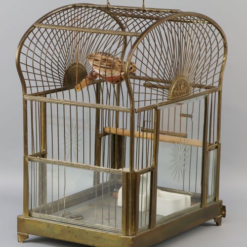 Een antieke vogelkooi, ca. 1900 Copper with glass panes, two of which are decora&hellip;