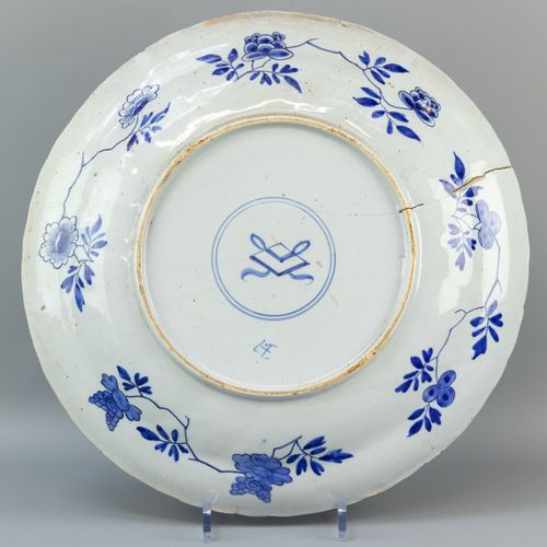 Een wandschotel, Tichelaar Makkum, 19e eeuw Loza con decoración chinesca azul y &hellip;