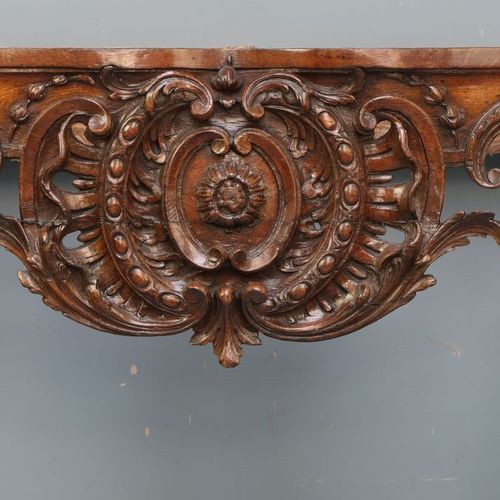 Een barok console tafel, Holland vroege 18e eeuw En chêne richement sculpté, à d&hellip;