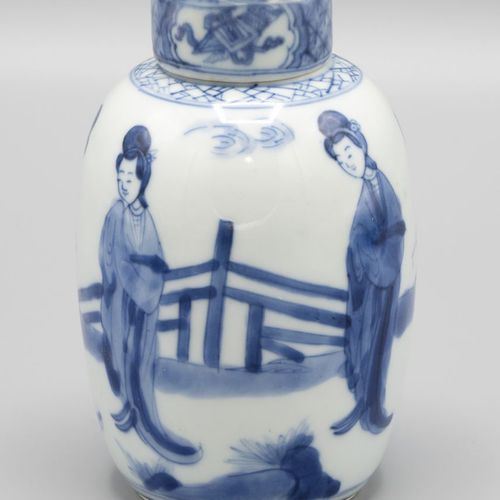 Een theebus, China, Kangxi, einde 17e eeuw 蓝白相间的长颈鹿装饰的瓷器 - 盖子不是原来的，有裂缝，盖子边缘的花瓶有小&hellip;
