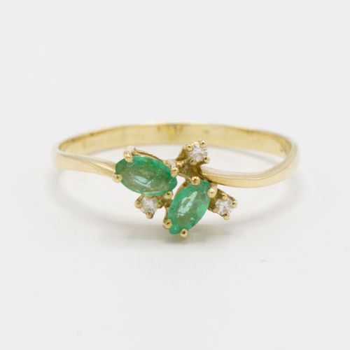 Null Anello con smeraldo e diamanti14 krt, 2 smeraldi taglio navette e 3 brillan&hellip;