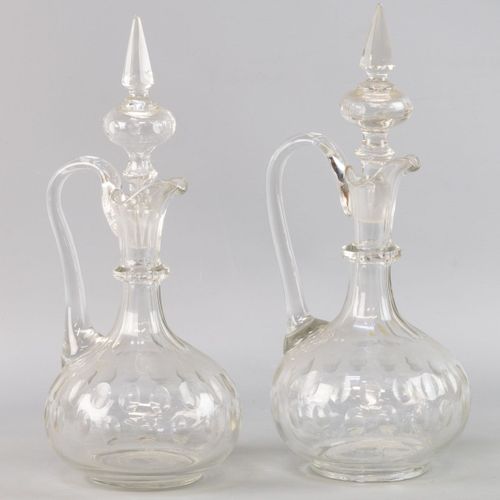 Null Pareja de jarras de licor, Holanda, finales del siglo XIX Cristal tallado a&hellip;