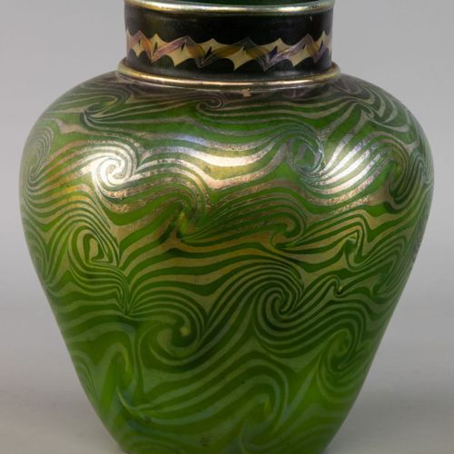Louis Comfort Tiffany (1848 - 1933) Vase "Byzantinisch", um 1910 Grünes Glas mit&hellip;