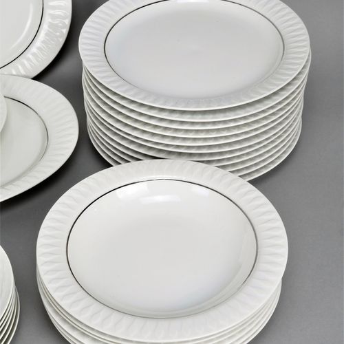 Table service "Thomas", model "Lazette 托马斯 "餐桌服务，模型 "Lazette

广泛的服务，白瓷与铂金边缘，上釉，浮&hellip;