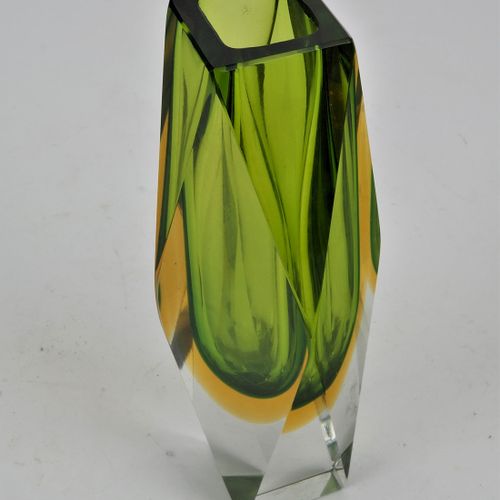 Glass vase, 30s Jarrón de cristal, años 30

Jarrón de vidrio grueso y macizo, li&hellip;