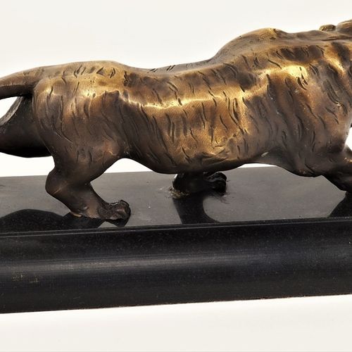 Creeping feline predator, bronze Creeping feline predator, bronze

Full-sculptur&hellip;