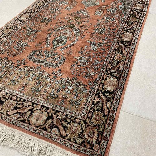 Handknotted oriental carpet, cashmere - natural silk Tapis oriental noué à la ma&hellip;
