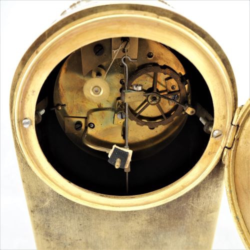 French portal clock, Empire around 1820 法国门钟，帝国1820年左右

非常精细的青铜和黄铜表壳，正面有哲学家和天使半身&hellip;