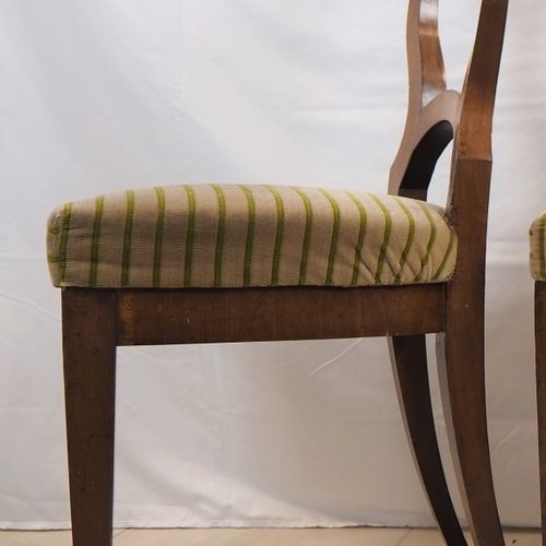 A pair of Biedermeier chairs, Middle German around 1830 Una coppia di sedie Bied&hellip;