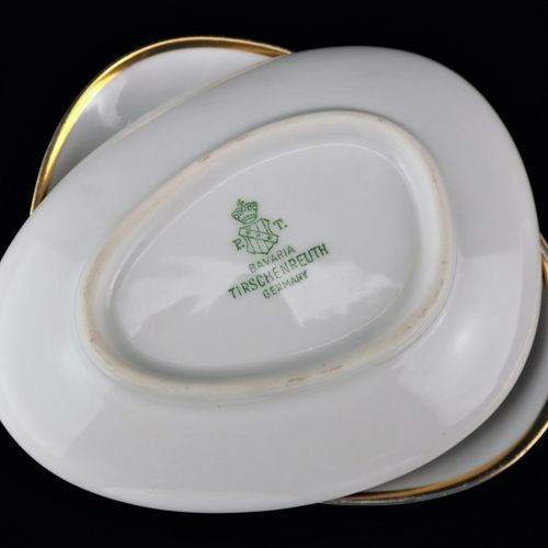 Porcelain bundle Porzellan-Bündel

bestehend aus zwei Schalen, weißes Porzellan,&hellip;