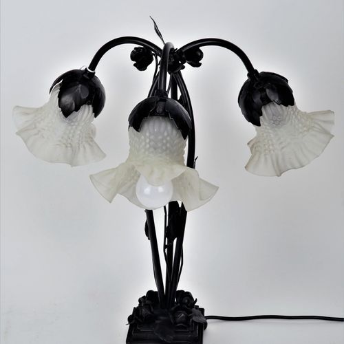 Three-armed table lamp, 20th century Lampada da tavolo a tre braccia, XX secolo
&hellip;