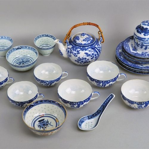 Convolute China Porcelain Konvolut China Porzellan

bestehend aus sechs Henkelta&hellip;